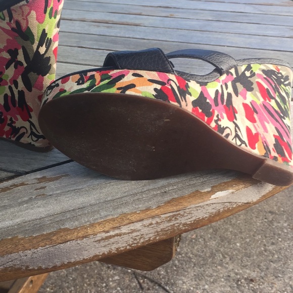 Black Steve Madden high heel wedges with print - Picture 3 of 4